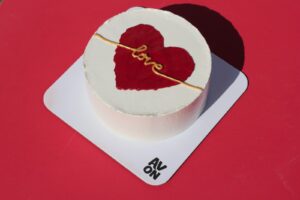 كيف تختار هدية مميزة في عيد الحب؟ دليل بسيط لاختيار الهدية المثالية