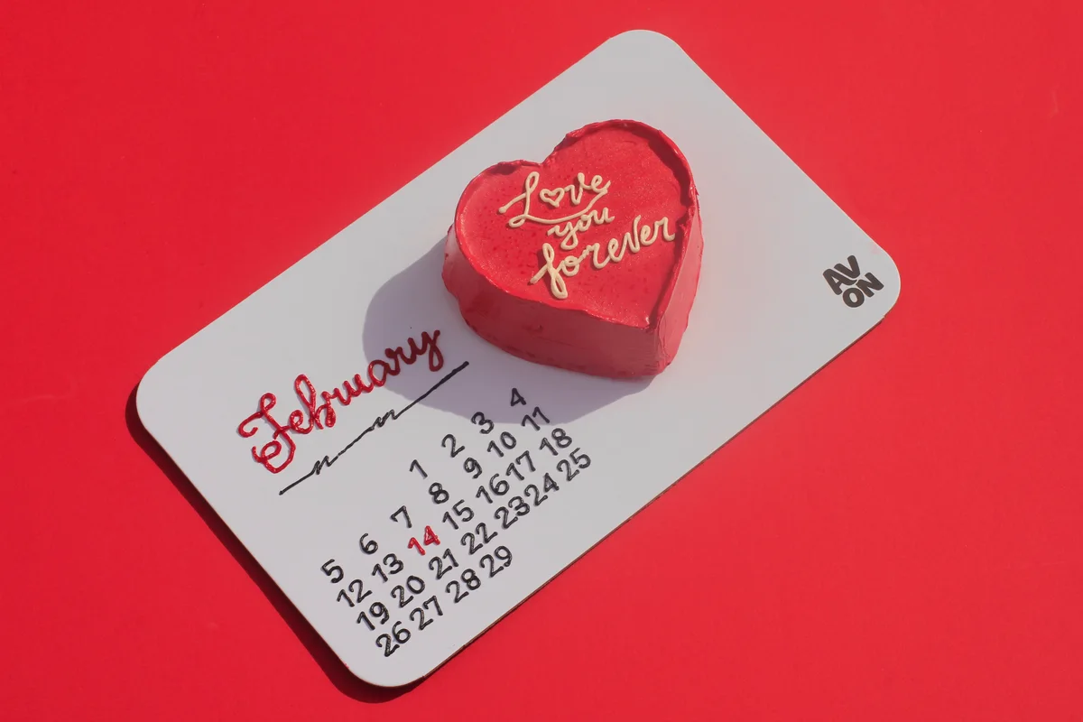 "I Love You Forever" heart cake with a calendar board by Avon Cake