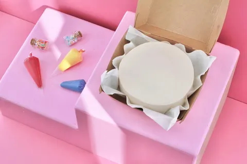 DIY burger box cake by Avon Cake