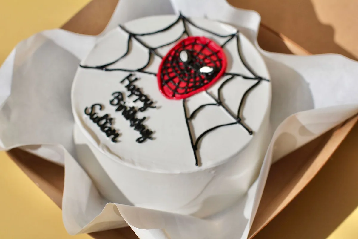Spider-Man Lunch Box, a 4-inch cake in a burger box, by Avon Cake